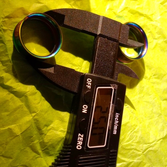 RAINBOW STAINLESS STEEL SCREW BACK TUNNELS - Picture 5 of 5